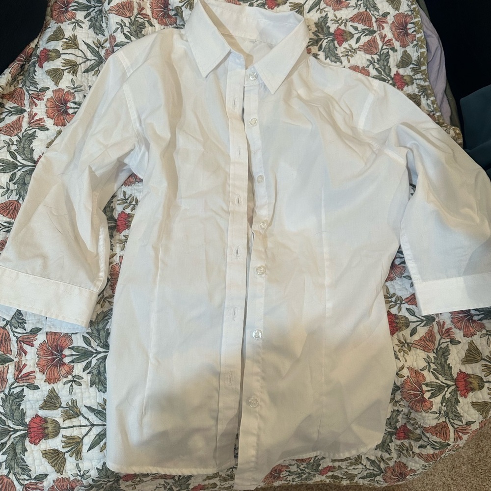 Amazon White Blouse Timeless Button-Down Design

Basic collared shirt